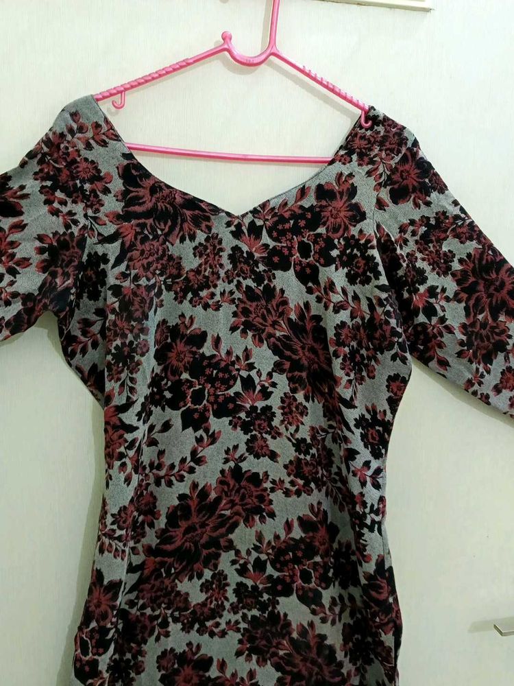 Floral Woolen Kurti For Winter With Broad Lace✨