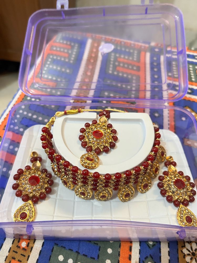 Heavy Chokar Set With Earrings And Maangtikka