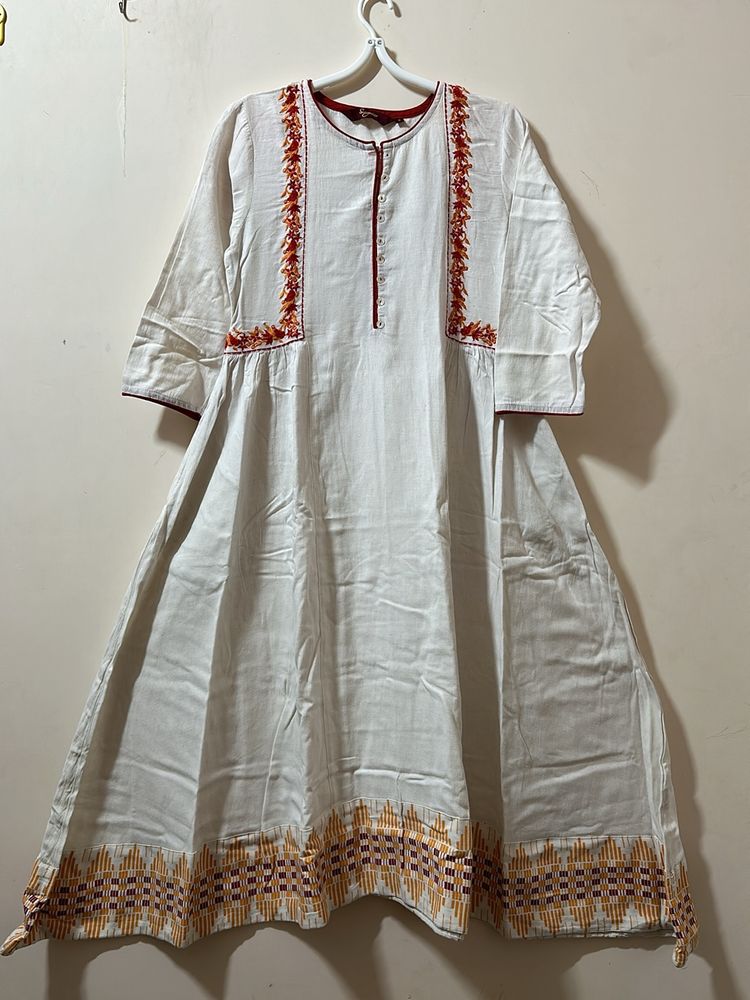 Sangria Off White Embroidery Kurtha