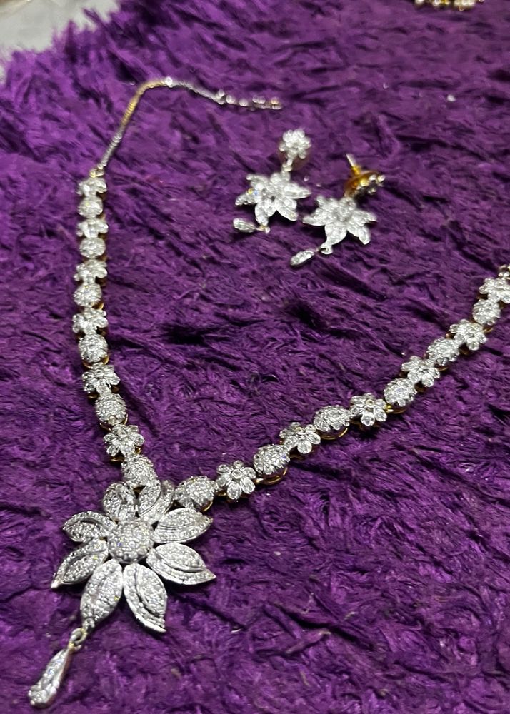 Silver Flower Pendant Necklace**