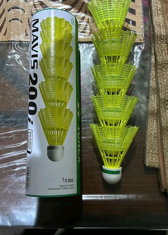 Yonex Mavis 200i Nylon Shuttle Cock, Pack of 6 (Ye