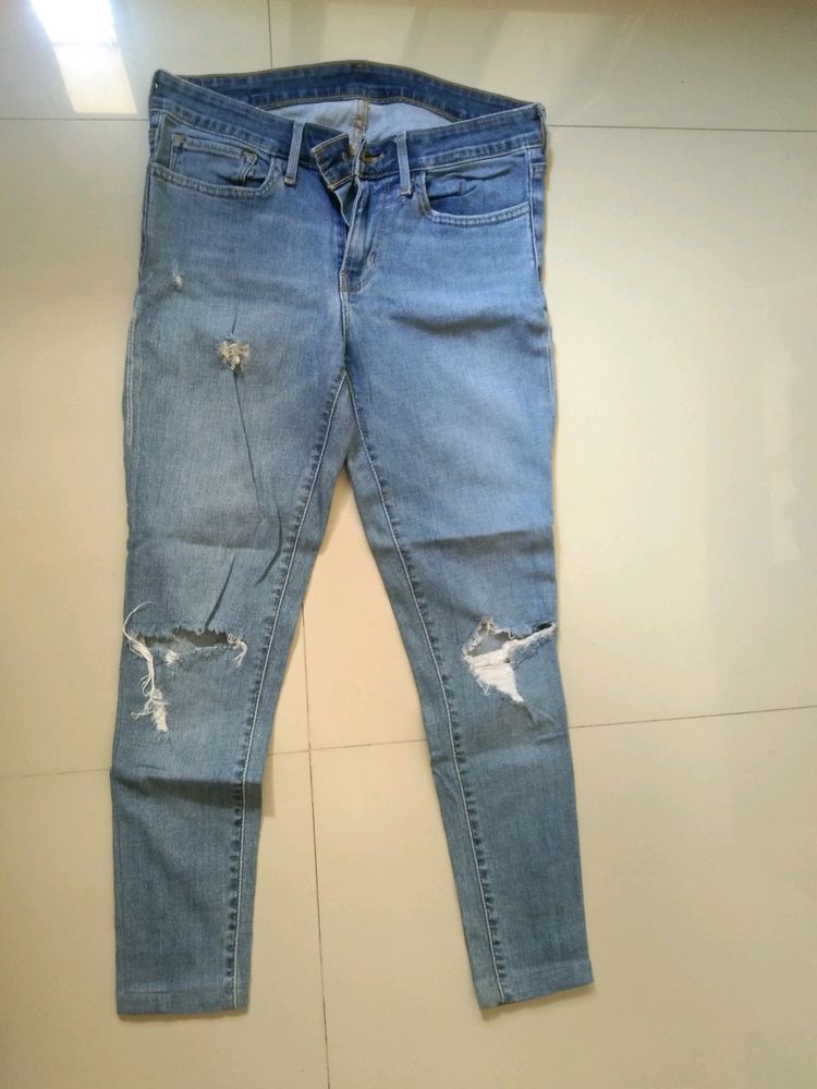 LEVIS light Blue Torned Jeans.