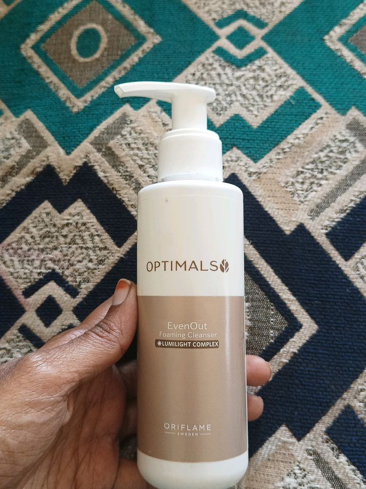 Oriflame EvenOut Foaming Cleanser LumilightComplex