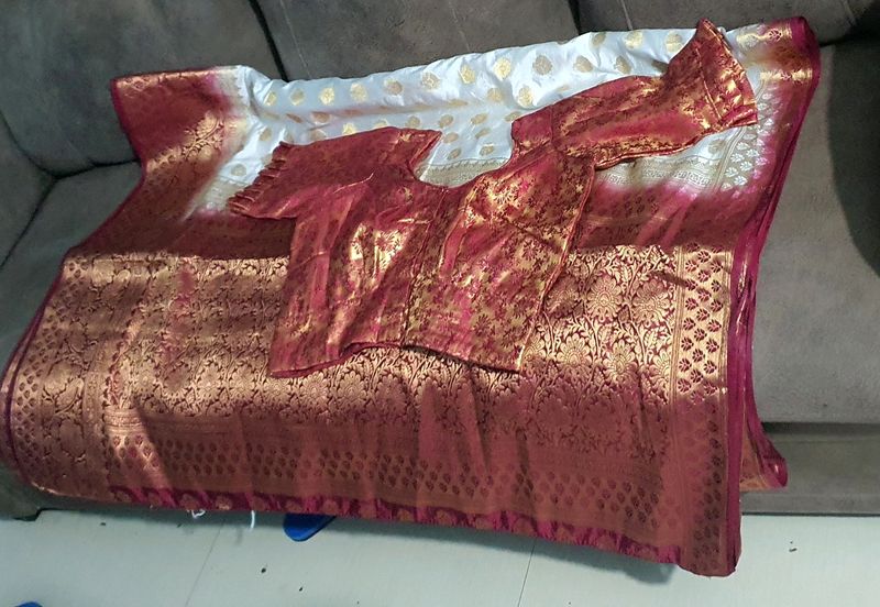 Beautiful Bengali pattern saree