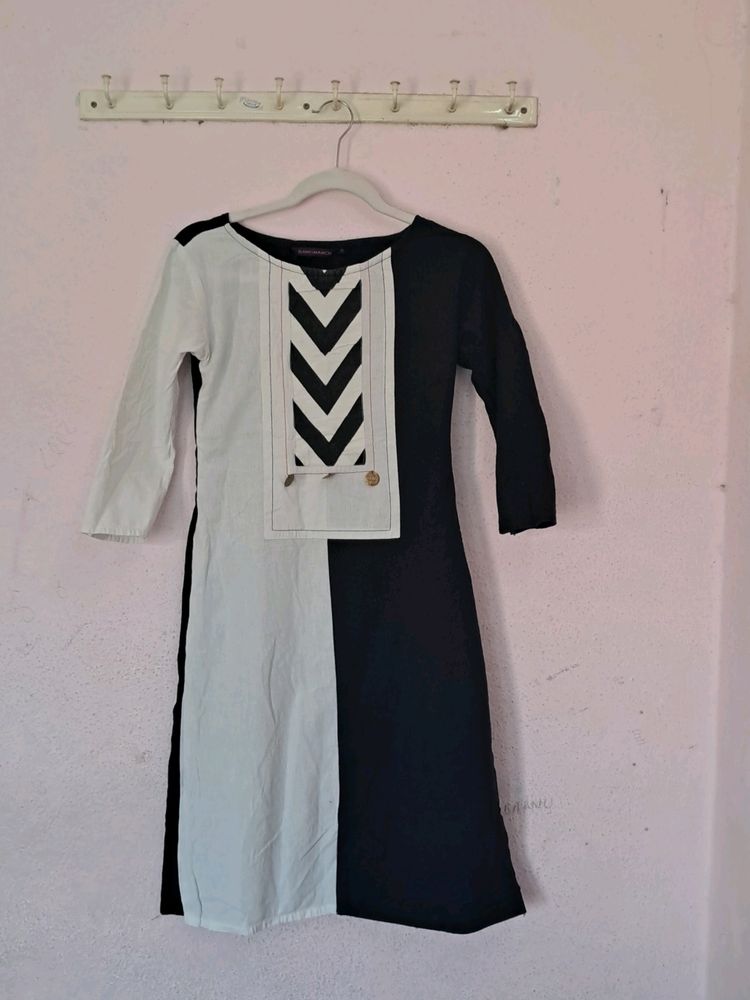 Rangmanch Black And White Kurta