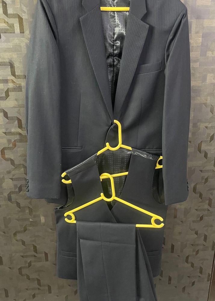 BLACK TAILORED MEN SUIT