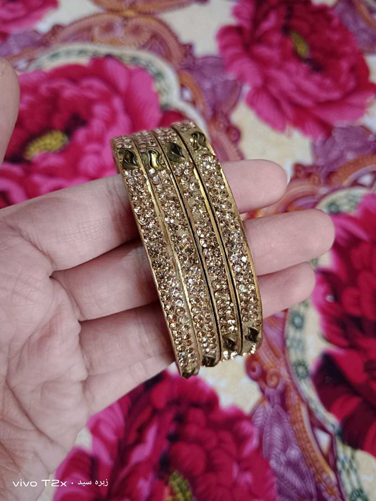 4 Pieces Bangles