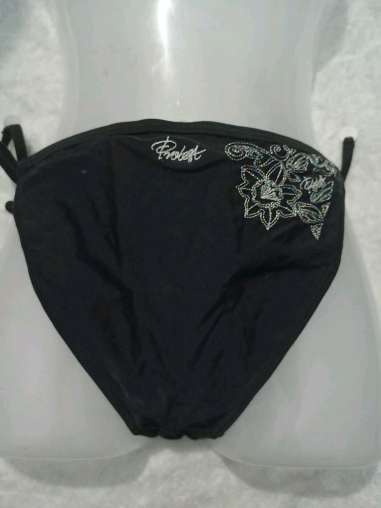 Ribbon Look Embroidery Panty 26,28 Size