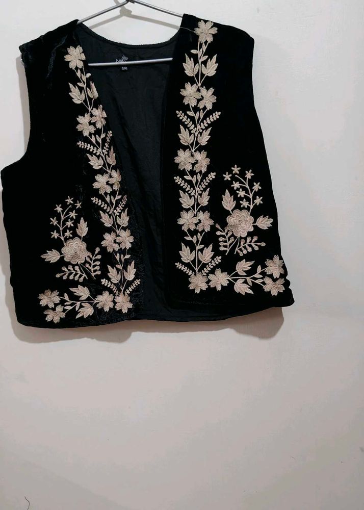 Velvet Embroidery Black Half Jacket