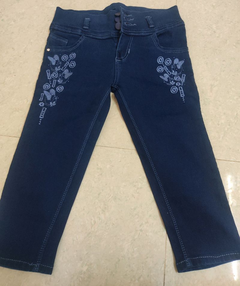 Blue LKnee Length Jean With Blu