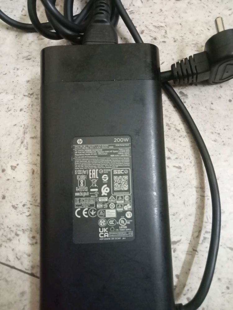 HP ORIGINAL  200 WATT NEW LAPTOP CHARGER