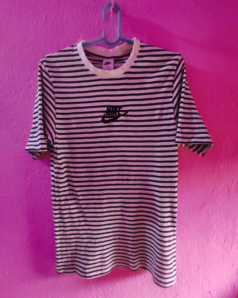 Nike Striped Unisex T-shirt 👕