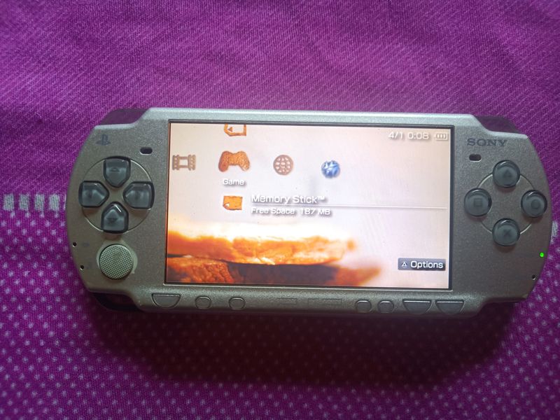 Extremely Rare sony psp final fantasy 7 edition