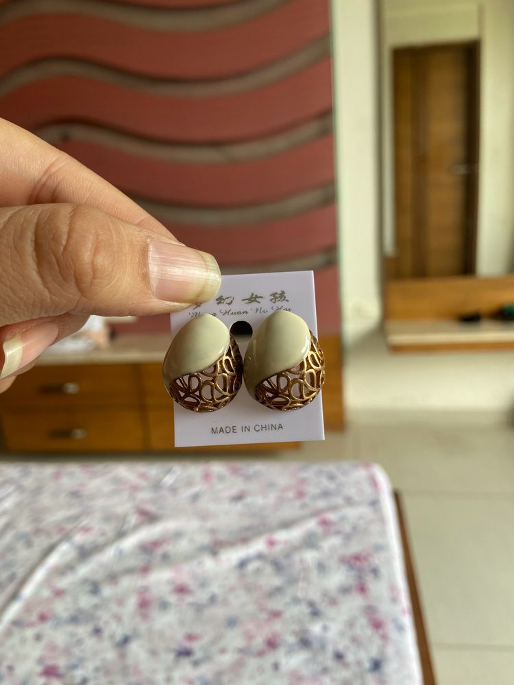 White And Gold Earrings