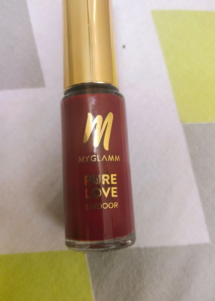 Maroon Liquid Sindoor by Myglamm Brand