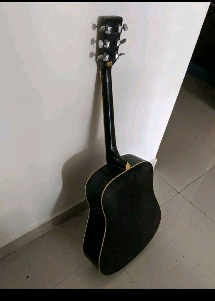 Black Guitar + ( New Strings Set ) Free + 2 Pics