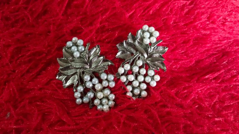 Pearl Leaf Earrings (Slightly Used)