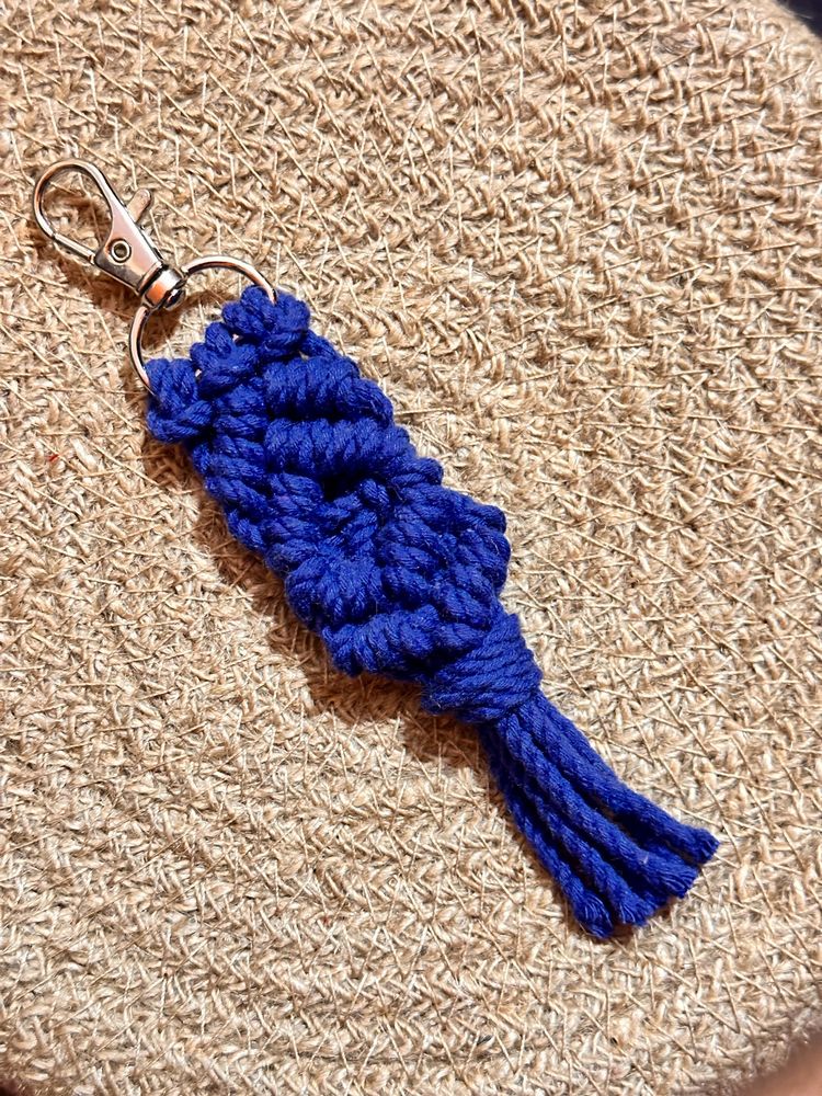 Macrame keychain - Blue