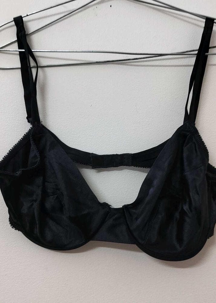 Bra In Black Colour