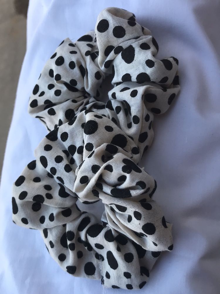 2 Scrunchies