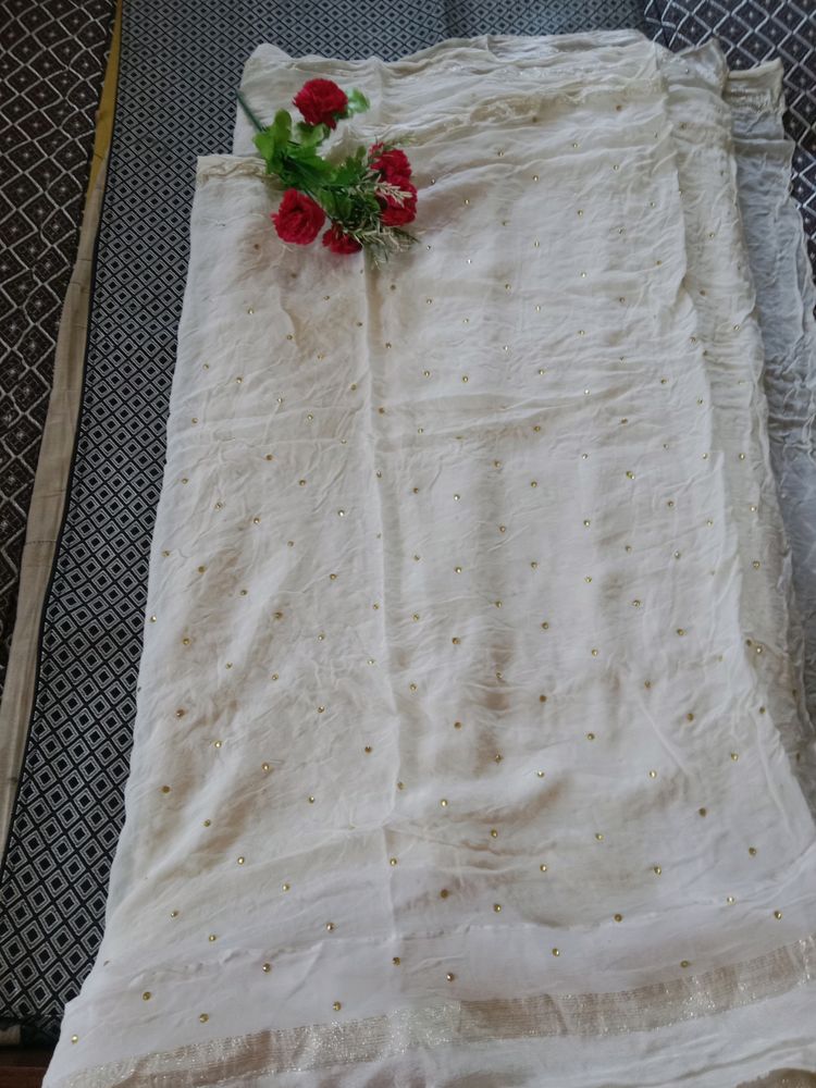 Beautiful White Saree With Golden Pearl 😍