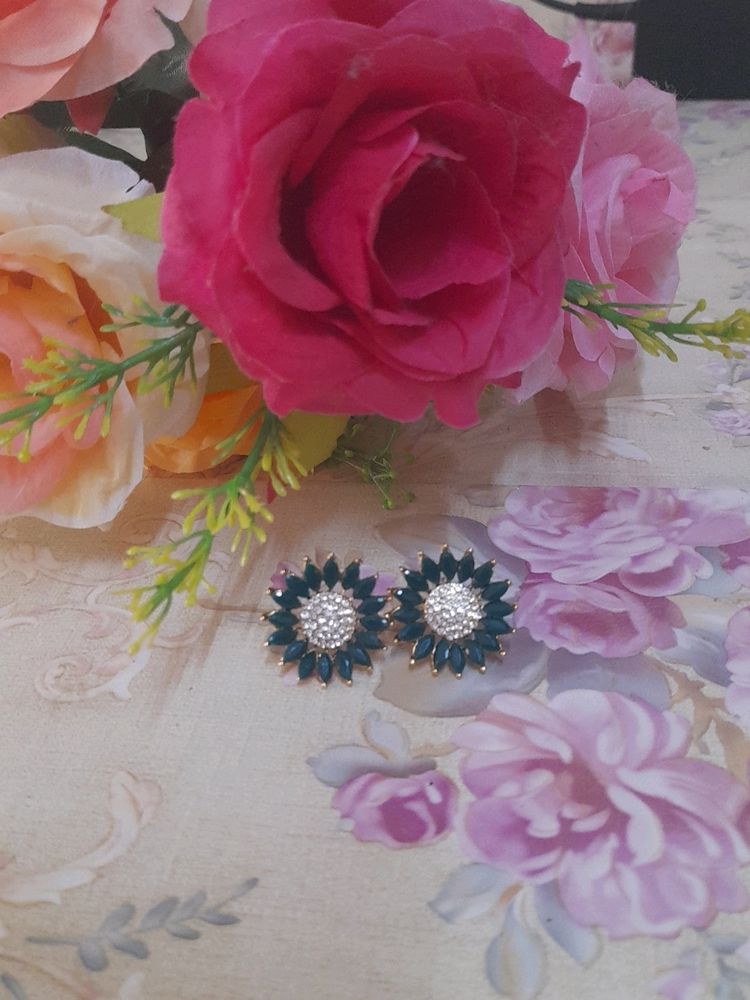 Flower Design Green Color Earings