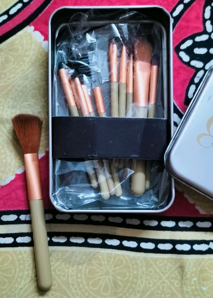 Naked Make Up Brush