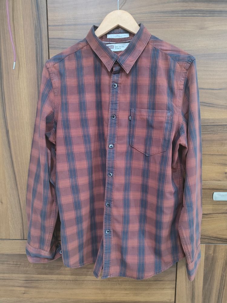 Levi's Brown Checked