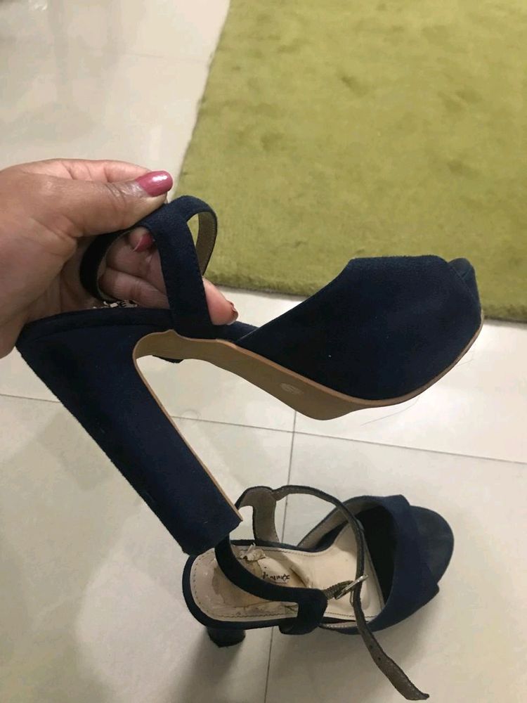 Wome Ankle Strap Block Heels 👠