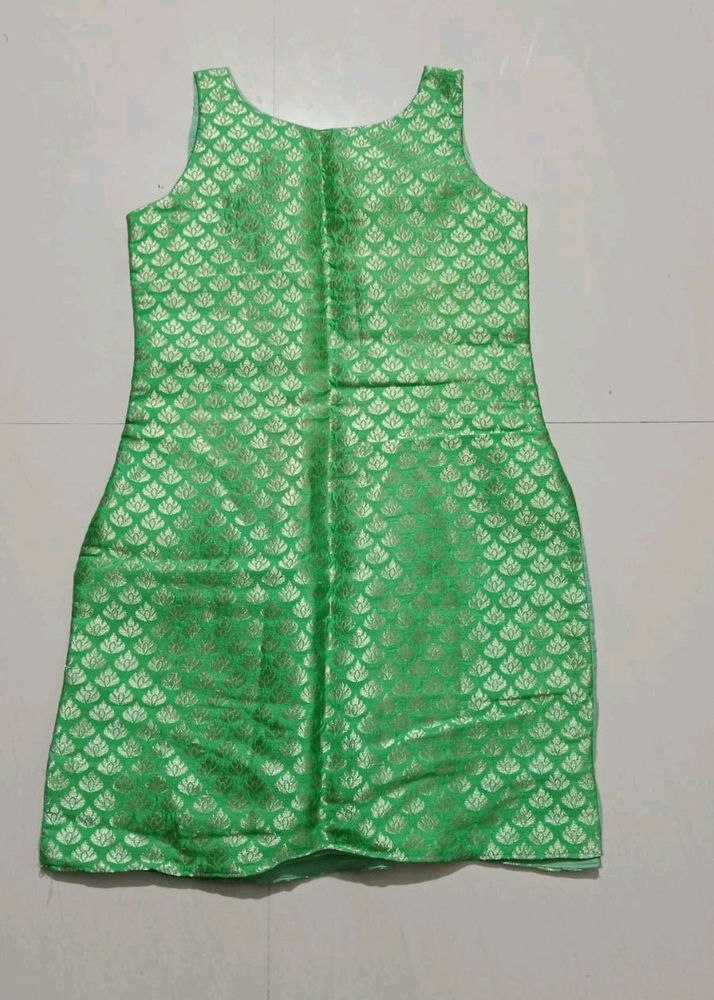 Sleeveless Ethnic kurta