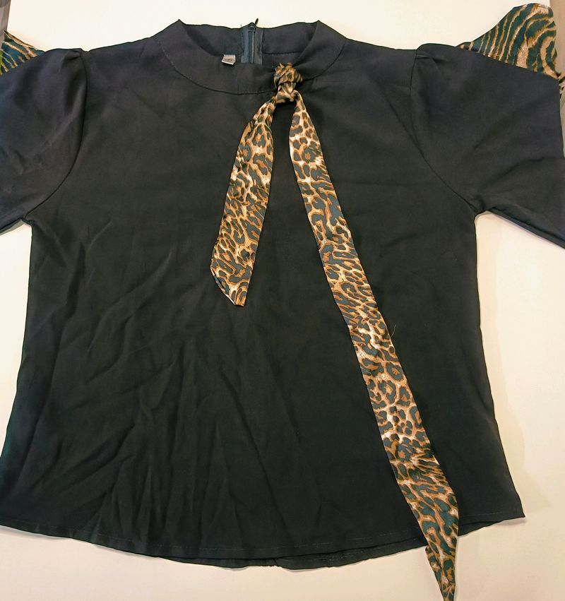 Black Side Leopard Cut Out Top