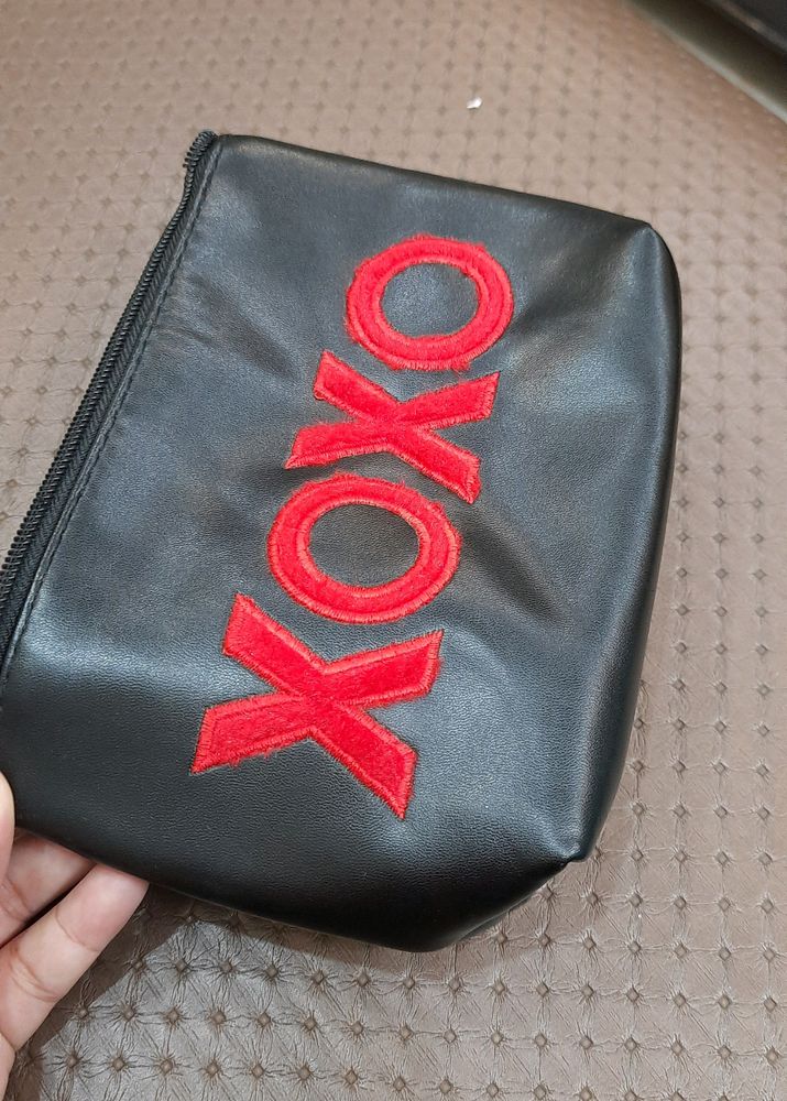 Maybelline XOXO POUCH