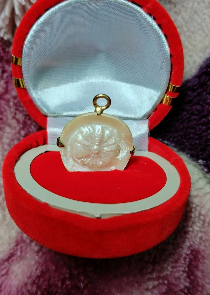 Pearl Pendent