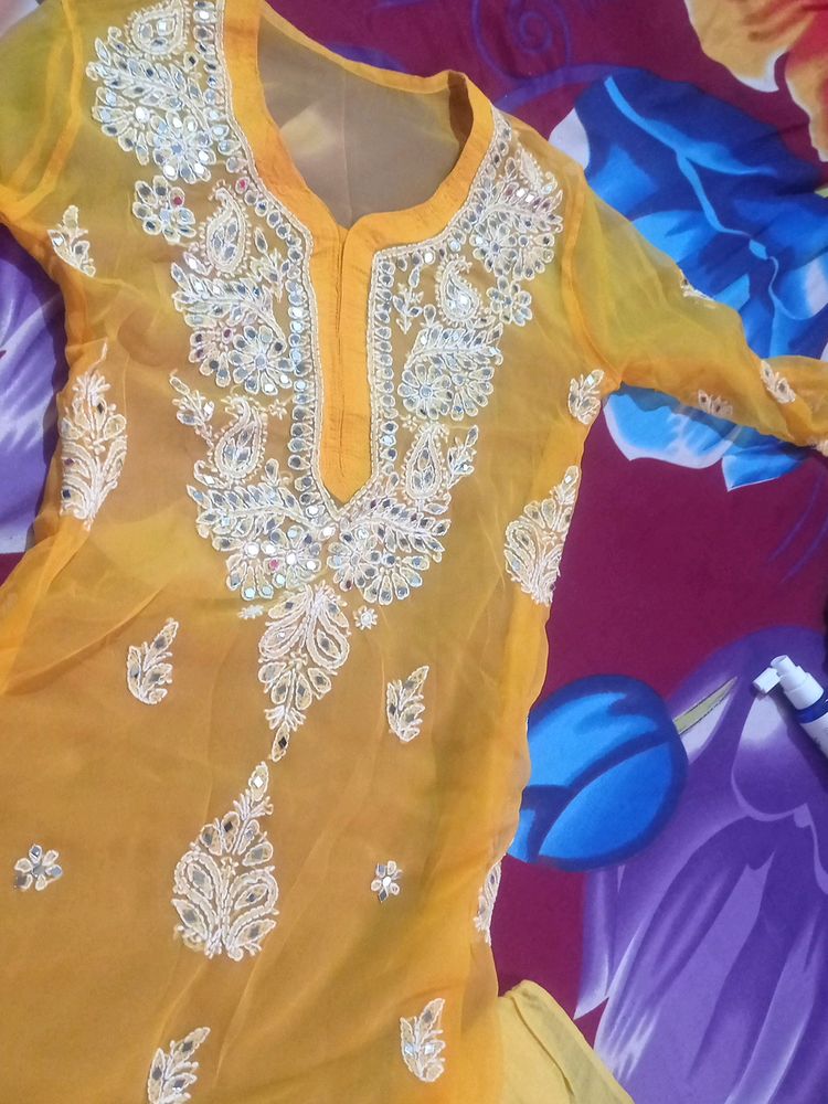 Chin kari Kurti