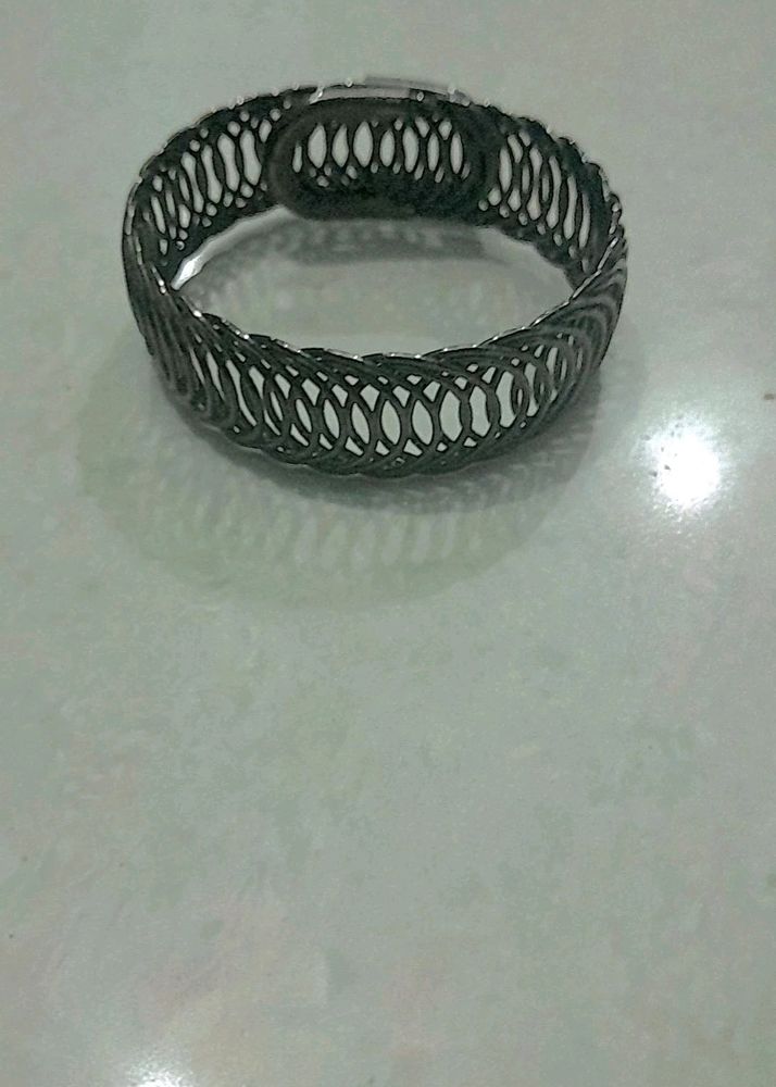 A Combo Of 2 Bracelets In grey Or Black Color