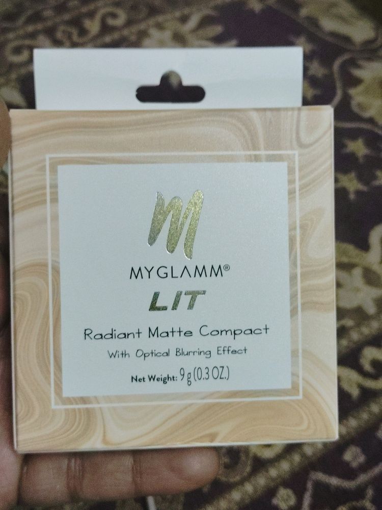 Myglamm Lit Radiant Compact