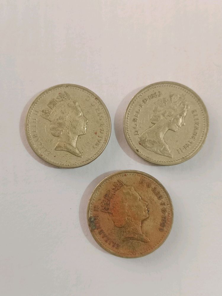 One Pound Elizabeth II Coins Set Of 3