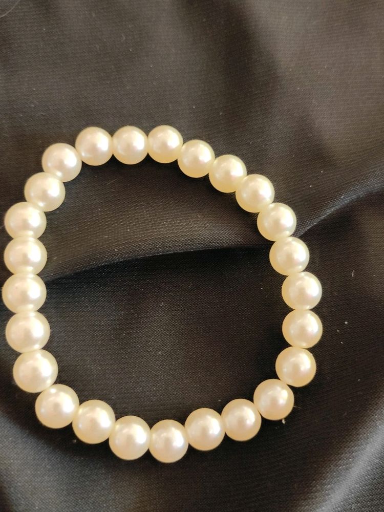 NEW STRETCHABLE PEARL BRACELET