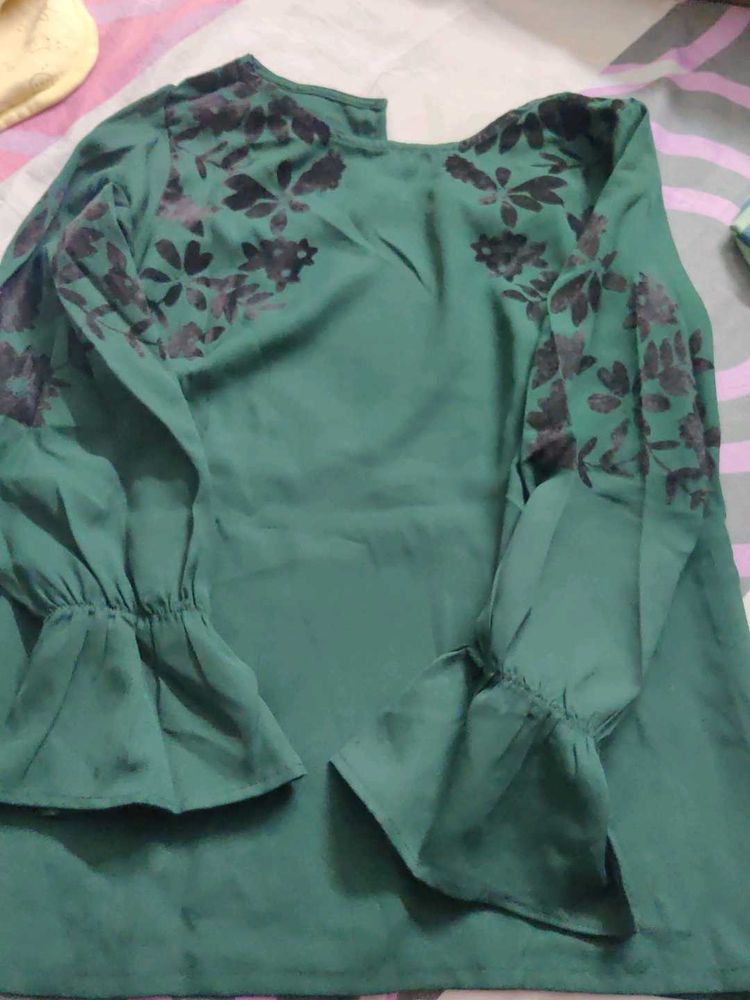 Women Green Top