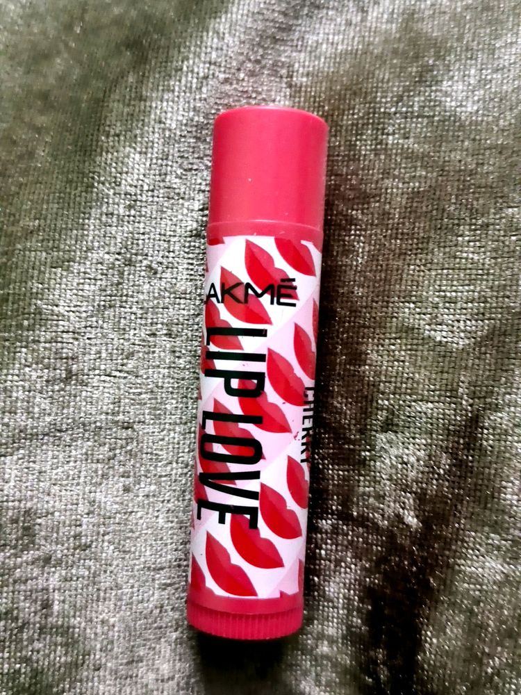 Lipbalm Which Looks Like Lipstick And Long-lasting