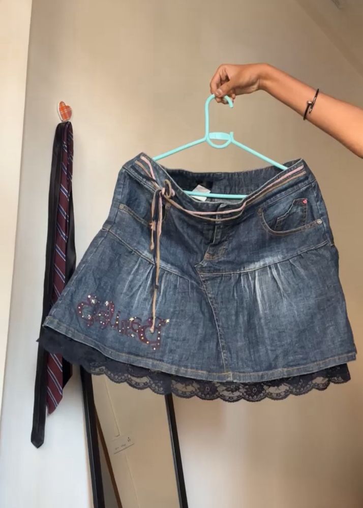 denim mini skirt w lace details