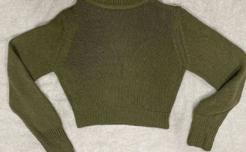 Woolen Olive Full Sleeves Crop Top