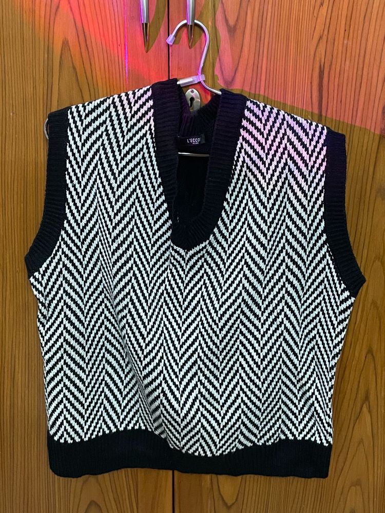 Sweater Vest Striped Black & White