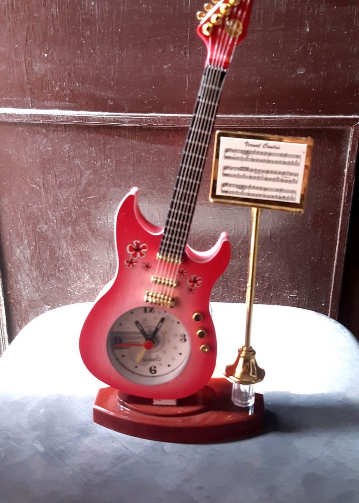 Guitar Table Watch