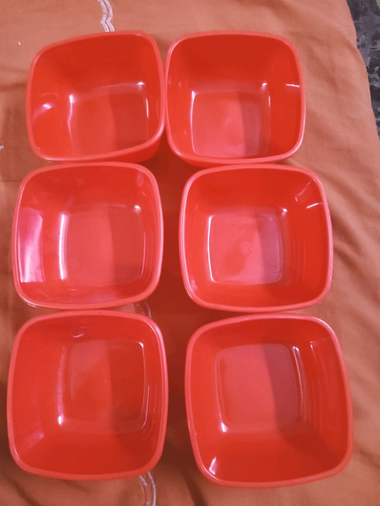 6 Pc Plastic Bowls New With Out taG