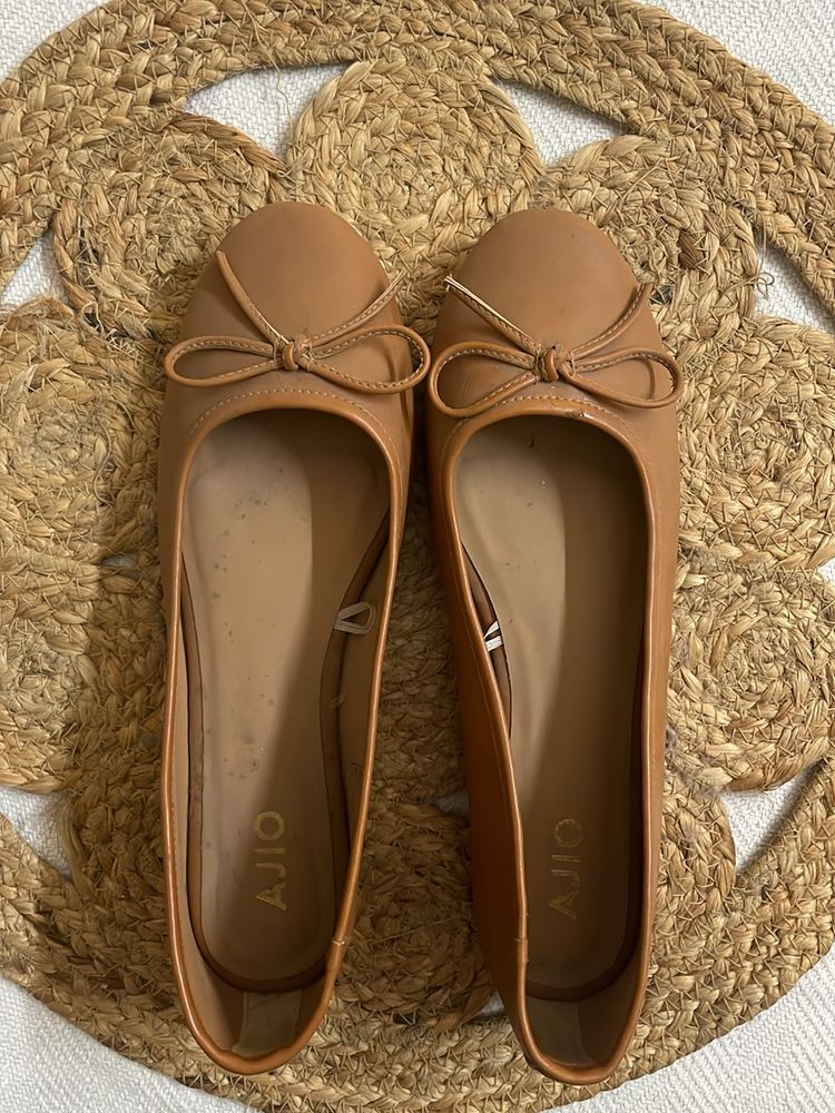 Brown ballerinas