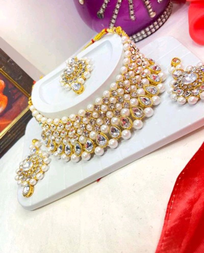 WHITE  COLOUR PARTY WEAR JEWELLERY NEW PIEC