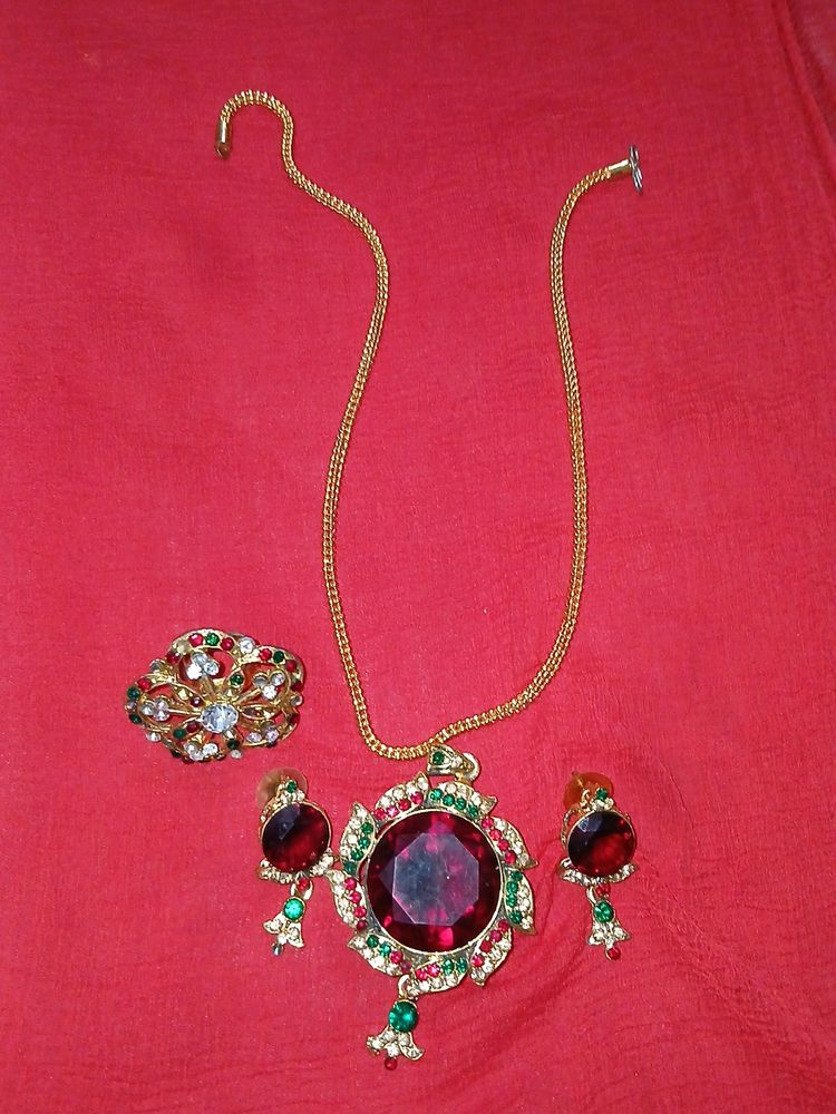 Beautifull Antique Set With Ring