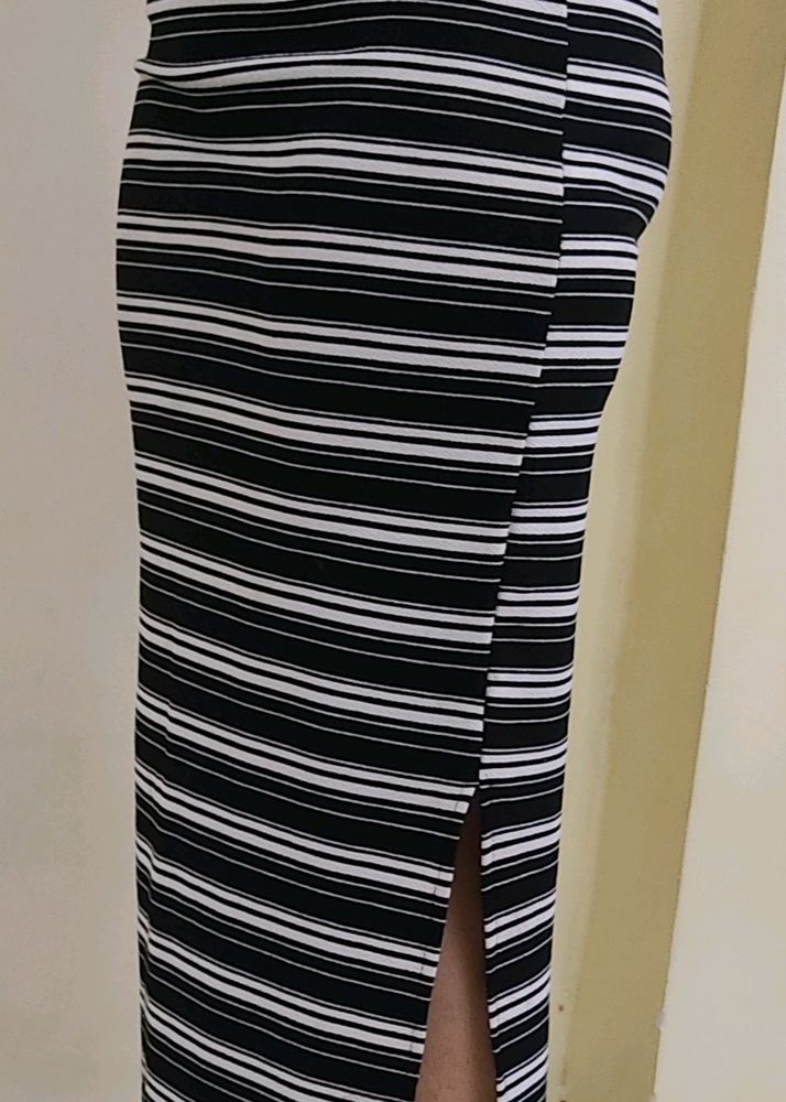 Trendy striped skirt with Slit