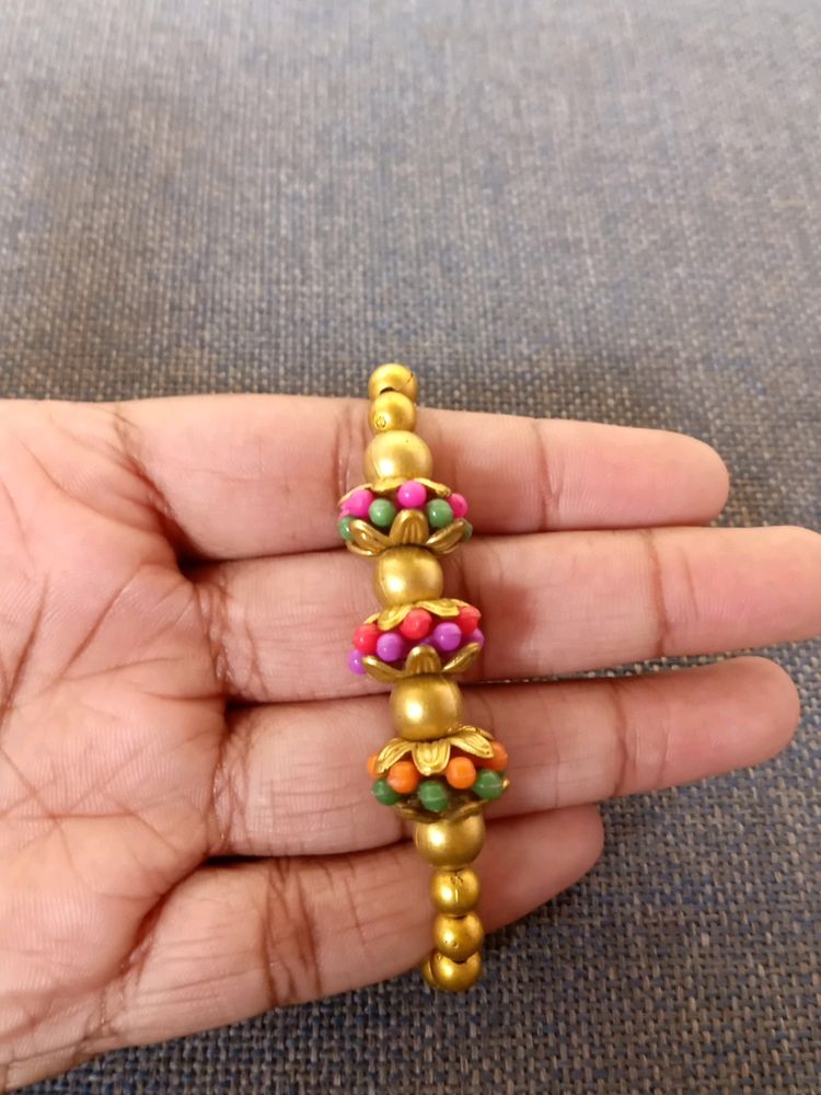 Cute Golden Bracelet With 3 Colourful Flowers